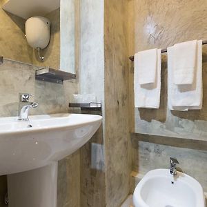 Camera standard con letto king size
